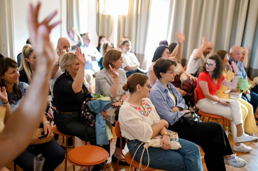 Promocija knjige koja ruši mit da su književne večeri dosadne - 'Daj da ti nacrtam'