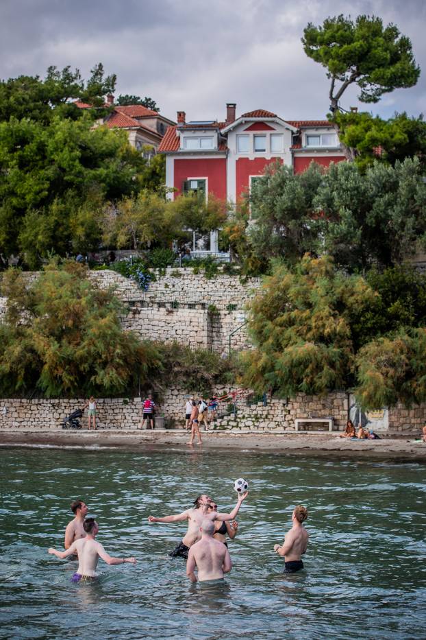 Split: Jesen na plaži