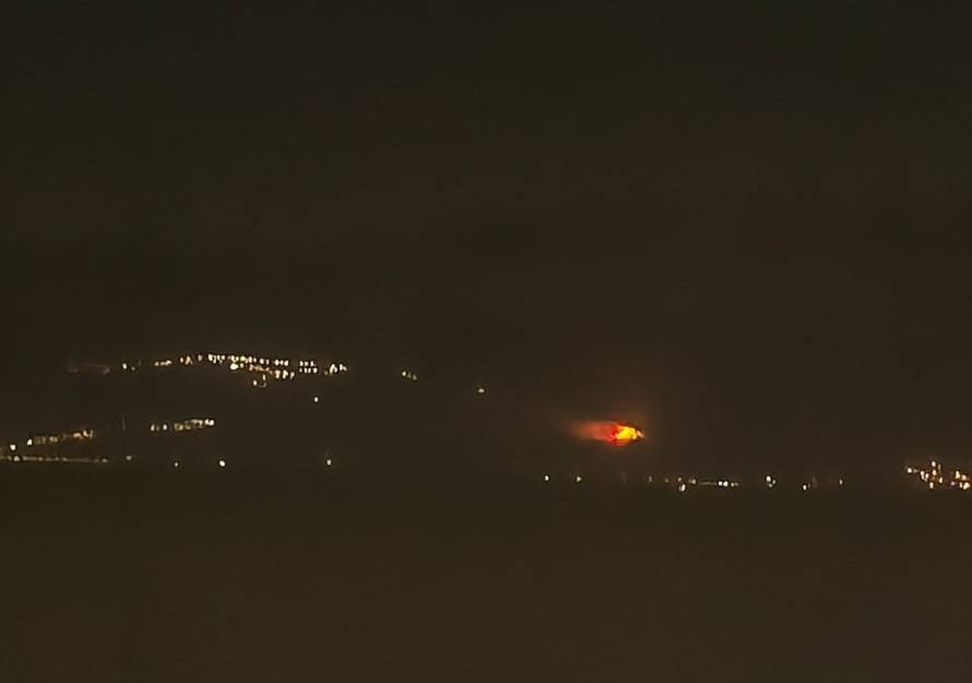 Vjetar ponovno pokrenuo požar na Krilu Jesenice: 'Gasimo, na terenu nam je 120 vatrogasaca'