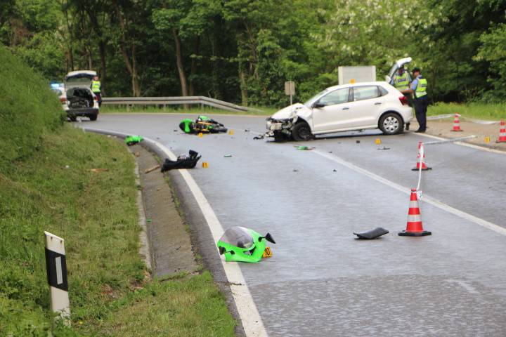 Sudarili su se motocikl i auto, dvoje ljudi je teško ozlijeđeno