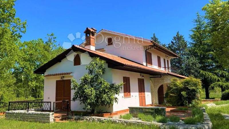 FOTO Kao iz starog romantičnog filma: Pogledajte ovu bajkovitu rustikalnu vilu u Labinu