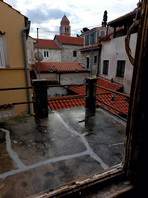 FOTO Ova kuća na Rabu ima 40 m2. Za nju traže 250.000 eura!