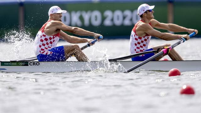 Tokio: Braća Sinković pobijedila u finalnoj utrci dvojac bez kormilara i osvojila zlatnu medalju