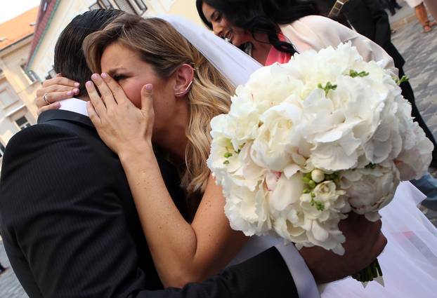 ARHIVA - 2015. Zagreb: Emotivni susret Antonije Bla?e i Hrvoja Brle?i?a uo?i njihova vjen?anja