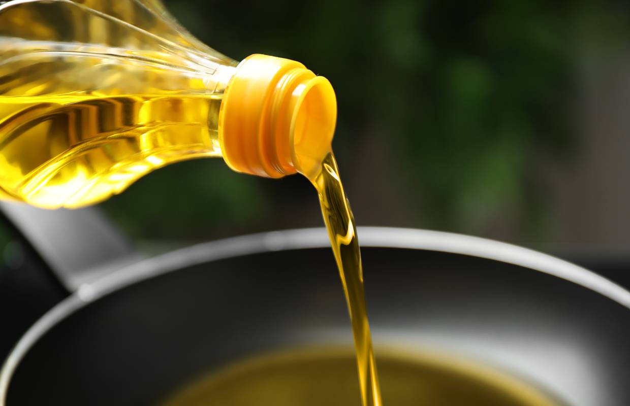 Kako se pravilno riješiti ulja od kuhanja: Ne bacajte ga u odvod