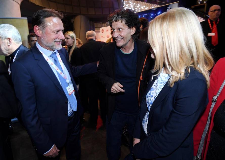 Poznati se javljali na telefone za vrijeme koncerta Želim život zaklade Ana Rukavina