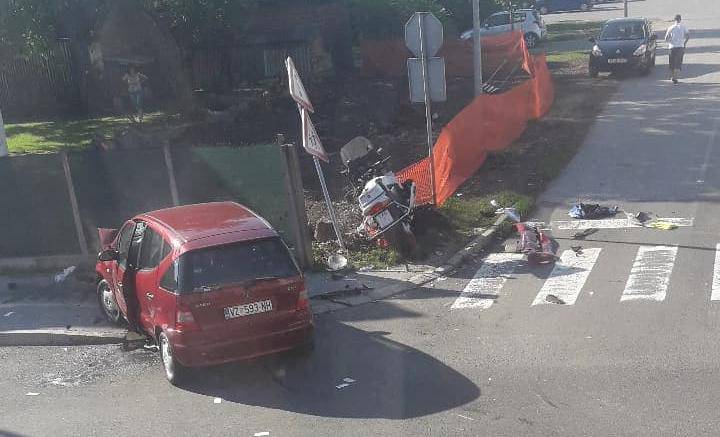 Mercedesom udarila policajca na motociklu, teško je ozlijeđen