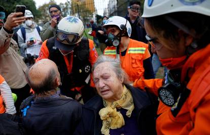 Argentina: Ljudi tražili veće mirovine, deseci prosvjednika ozlijeđeni ispred kongresa