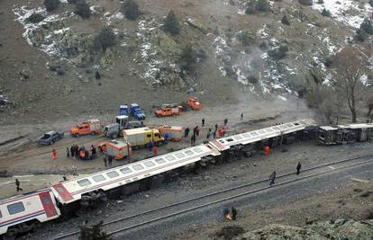 Turska: Prevrnuo se vlak, devet ljudi poginulo