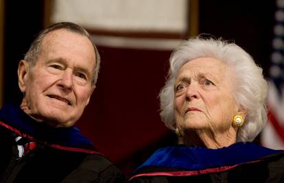 Bush stariji (92) i njegova žena Barbara (91) završili u bolnici