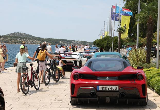 Šibenik: Turneja Ferrari Cavalcade 2026. s više od 120 Ferrarija na šibenskoj rivi