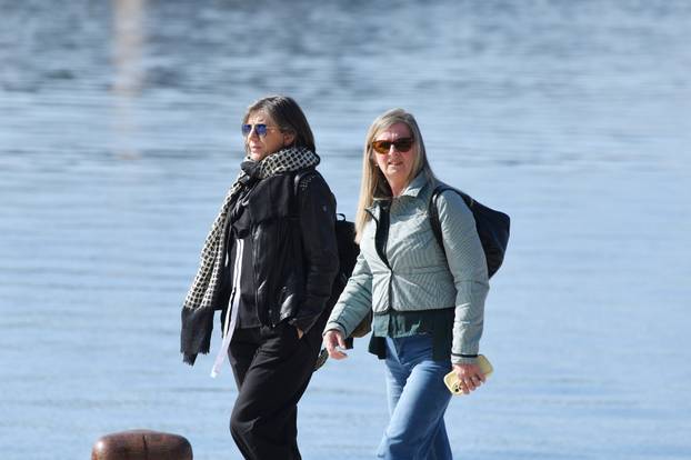 Šibenik: Gra?ani uživaju u visokim temperaturama i lijepom vremenu