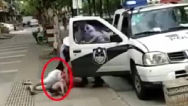 Užas: Policajac je srušio ženu s djetetom, curica udarila glavom