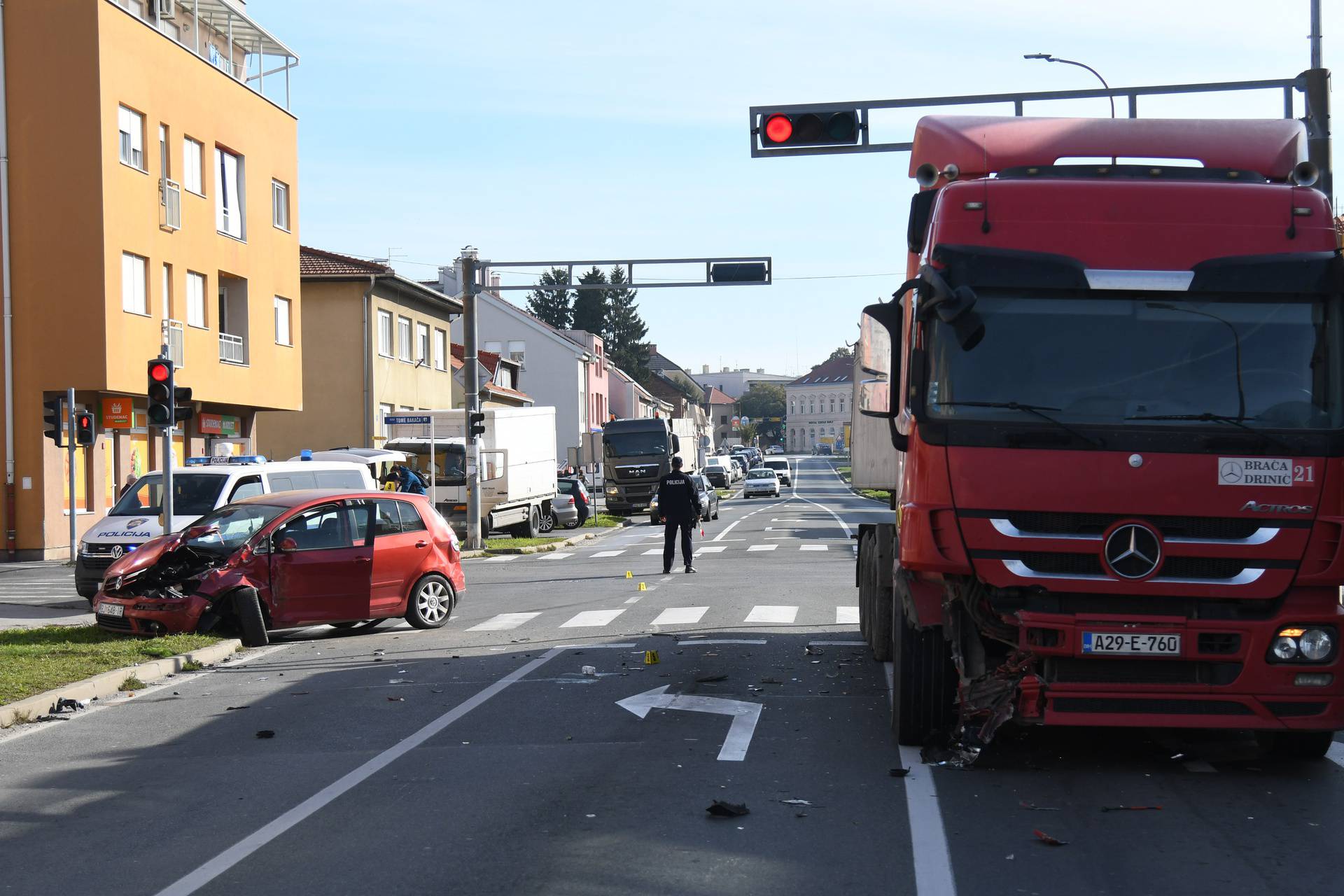 Bjelovar: Dvije osobe ozlijeđene u sudaru automobila i kamiona