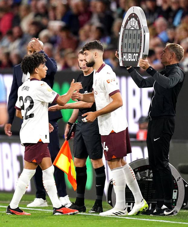 Burnley v Manchester City - Premier League - Turf Moor