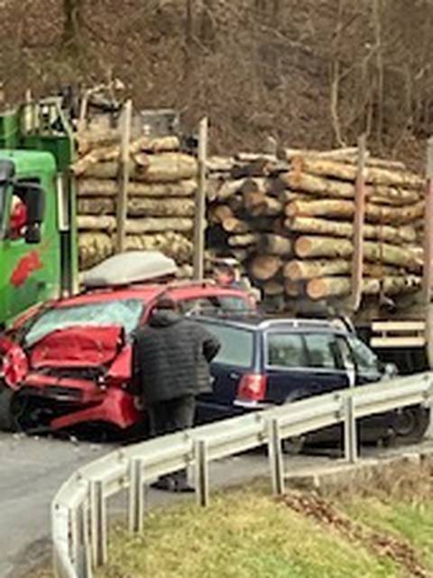 Uznemirujući prizor: U teškoj prometnoj na D6 dvoje mrtvih