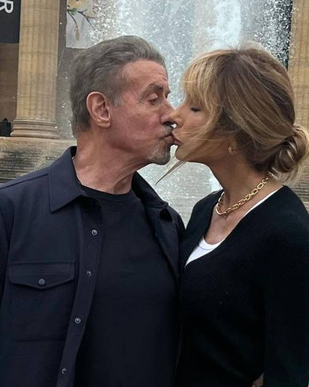 Sylvester Stallone razmjenjivao poljupce sa suprugom Jennifer ispred stepenica iz 'Rockyja'...