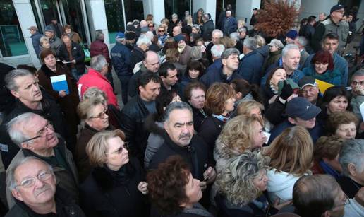 Kaos kod Ljubljanske banke: Stotine štediša nahrlile uzalud