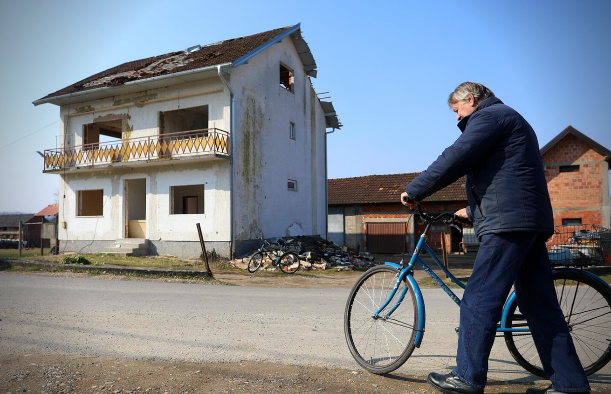 Na Baniji strše samo spomenici opće državne nesposobnosti