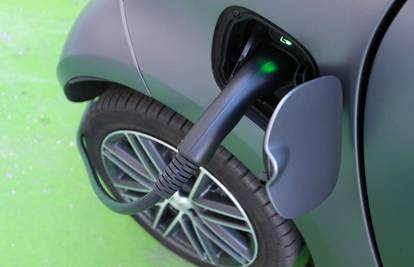 Proizvođači ulažu 515 milijardi dolara u električne automobile i baterije do 2030. godine
