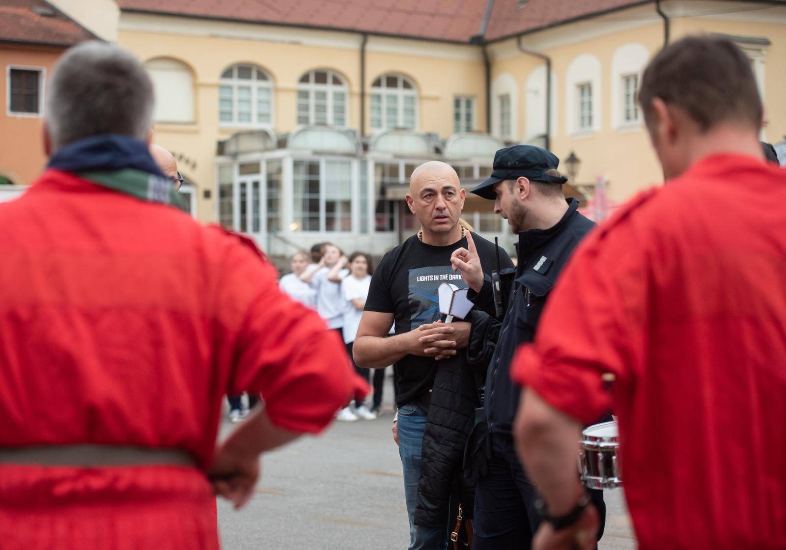 Zagreb: Bubnjari svojim glasnim sviranjem isprovocirali  sudionike misnog slavlja