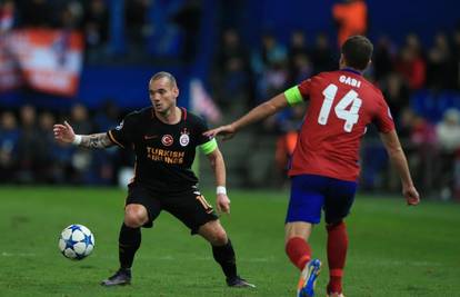 Neukusni Turci: Galatasaray na bizaran način kaznio Sneijdera