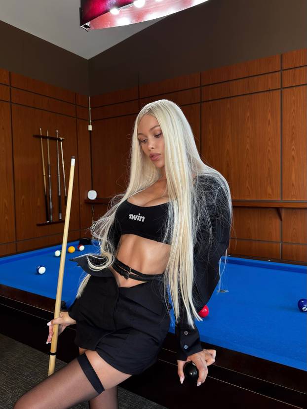 FOTO Ni ovoj jelki nije svejedno. Odbila Ronalda i pozirala gola