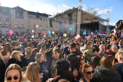 FOTO U Fužinama i Samoboru u podne veselo ispraćena stara te dočekana nova 2024. godina