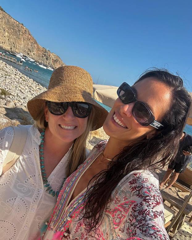 FOTO Ana Ivanović blista nakon razvoda sa Schweinijem. Pljušte komentari na fotke s plaže