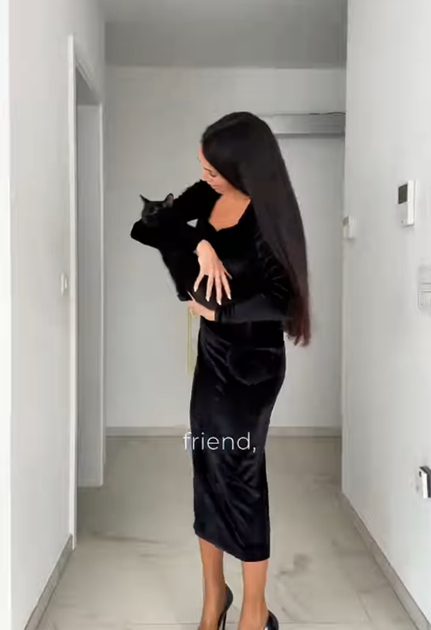 FOTO Ovo je prva dama Slovenije: Često je pozirala u tangicama, a bila je i misica