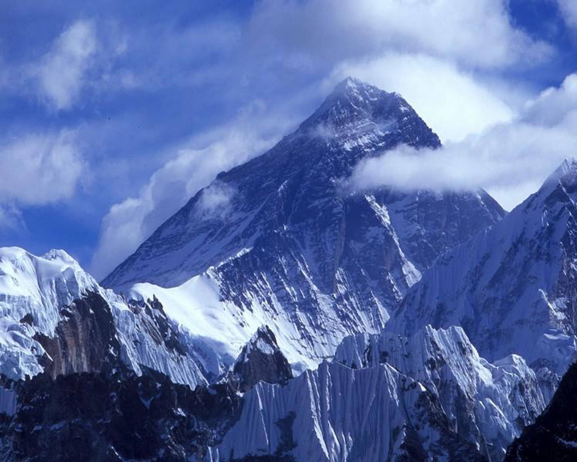 Самая большая гора в мире по площади