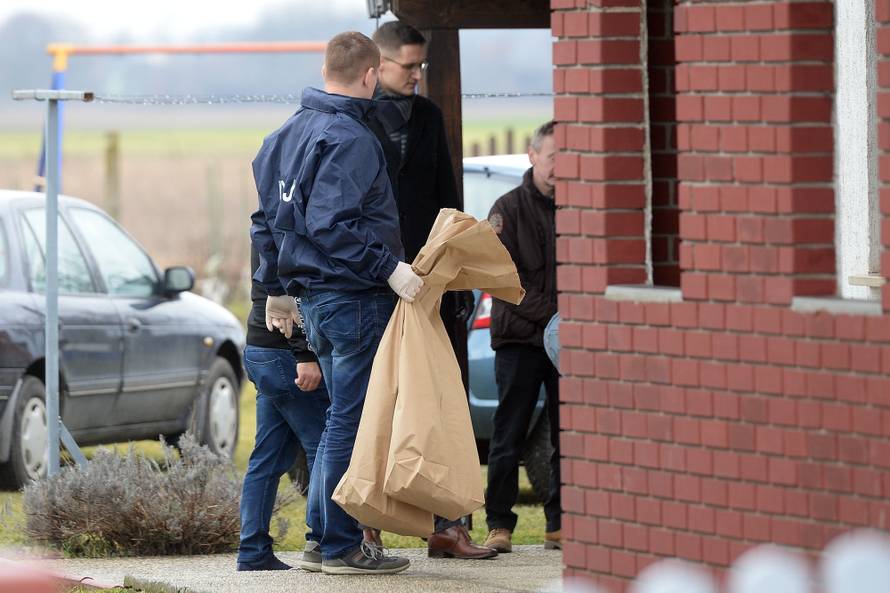 Pretresli su kuću Dominićevih: Policija iznijela vreće dokaza