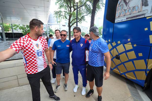 Dallas: Nakon dolaska reperzentacije Zlatko Dalic jedini se fotografirao se s navijačima