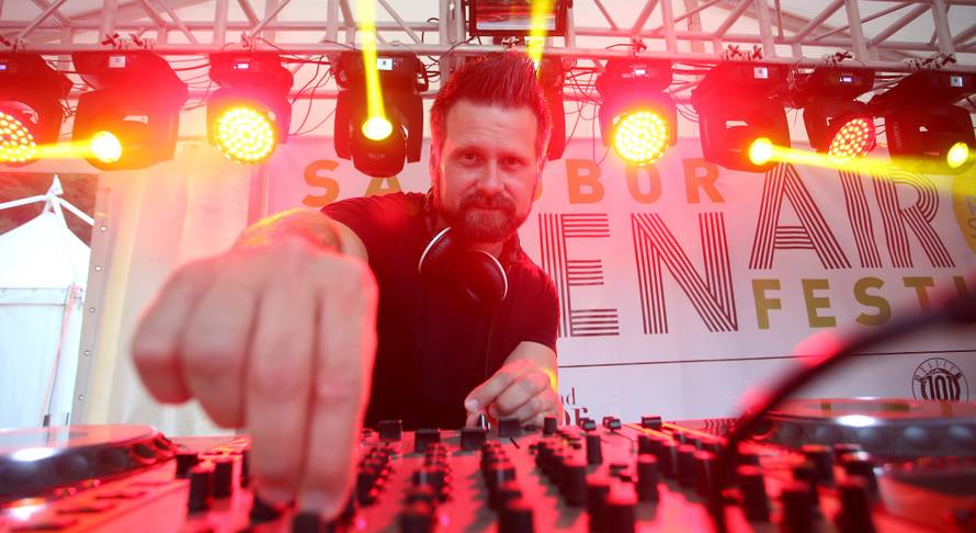 DJ-evi rasturili: Počeo je veliki najglasniji party blizu Zagreba