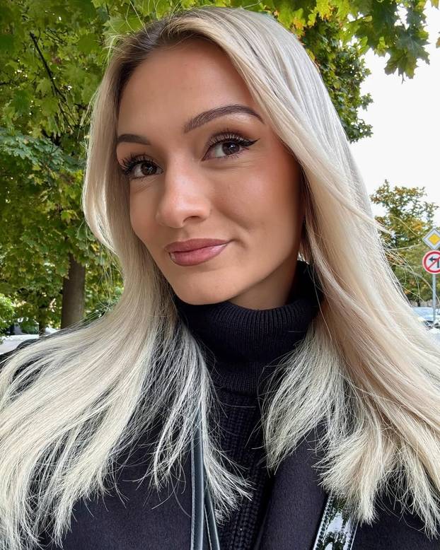 FOTO Zanosna plavuša bodrit će češkog golmana protiv Hrvatske