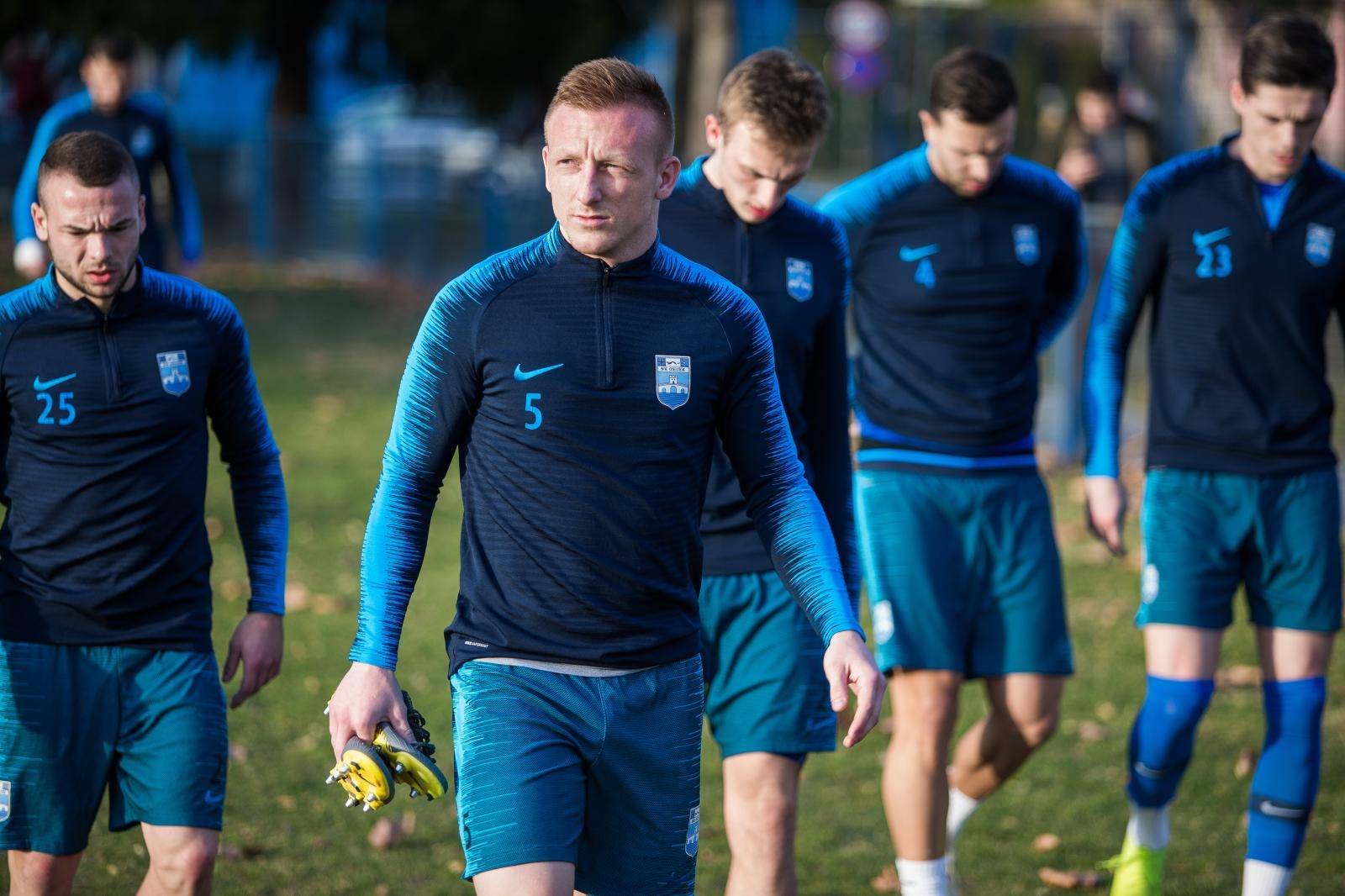 Osijek: NK Osijek odradio trening na pomoÄnom igraliÅ¡tu stadiona Gradski vrt