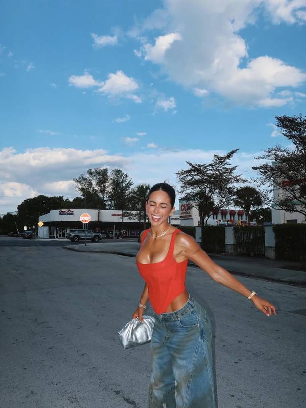 FOTO Bivša balerina Oriana gori od seksepila: Evo kakve sve vježbe radi za ovakvo tijelo