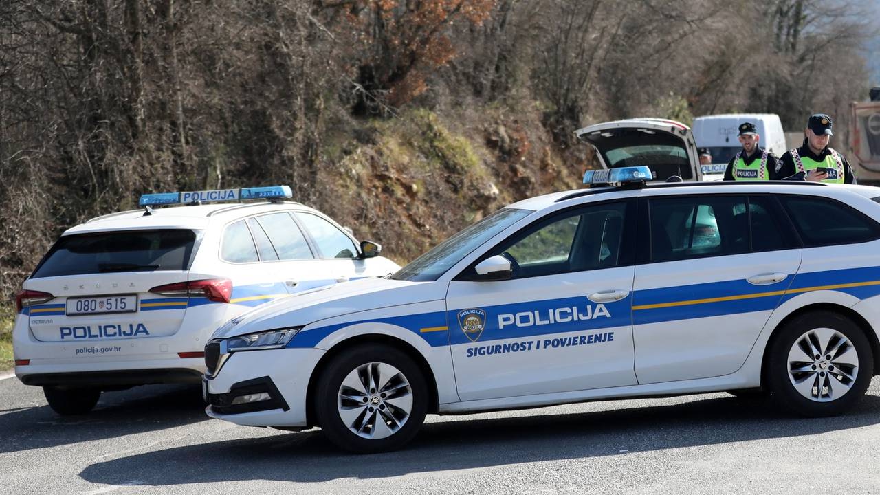 Teška nesreća u Popovači: U sudaru kamiona i auta jedan ozlijeđen, prevezli ga u bolnicu
