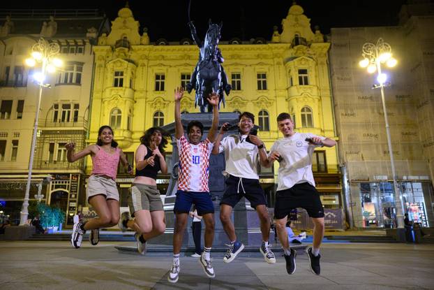 Zagreb: Navijači u kafićima čekaju početak utakmice 