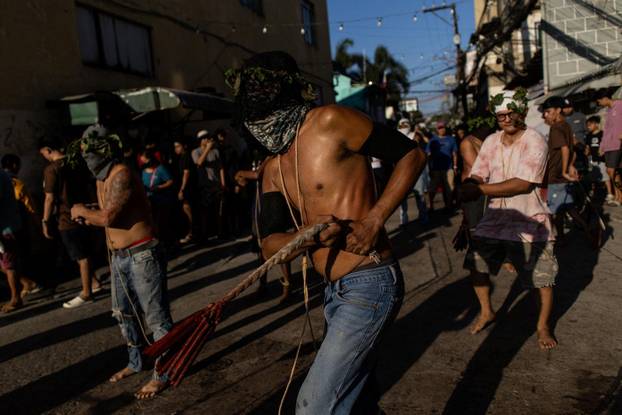 Filipino Catholics perform self-flagellation for Lent