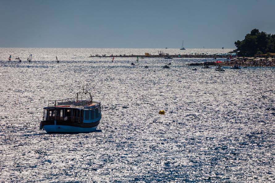 Bol: Pogled sa Dominikanskog Samostana prema Zlatnom Ratu