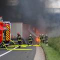 VIDEO Detalji požara šlepera na A3: Uzrok je tehnički kvar, a zapalila se i ploča nadvožnjaka