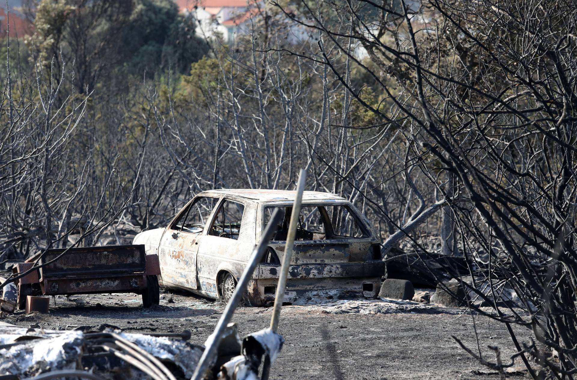 Apokaliptične scene dan nakon velikog požara  kod Grebaštice