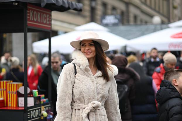 Zagreb: Poznati provode Badnjak u centru grada uz piće, šetnju i druženje