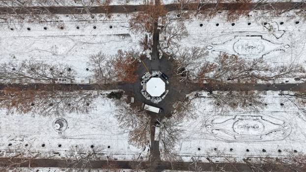 Pogled iz zraka na centar Zagreba prekriven snijegom