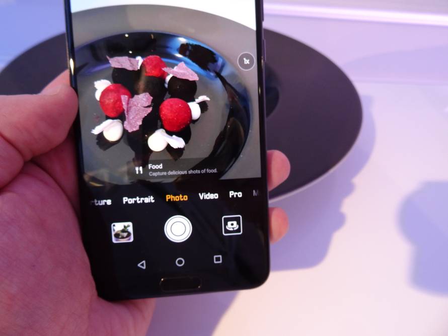 Isprobali smo Huawei P20 Pro: Ima tri kamere i misli za vas