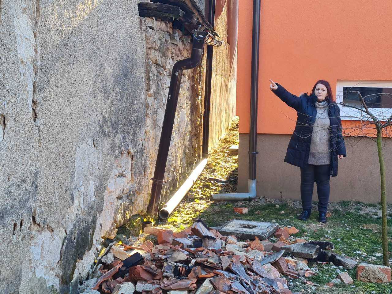 Prijeti im opasnost urušavanja susjedove kuće: Od potresa žive u strahu, ali pomoć ne stiže