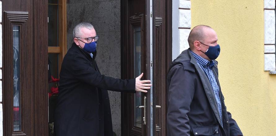 Donja Dubrava: Ministar Horvat u pratnji policije napustio kuću 