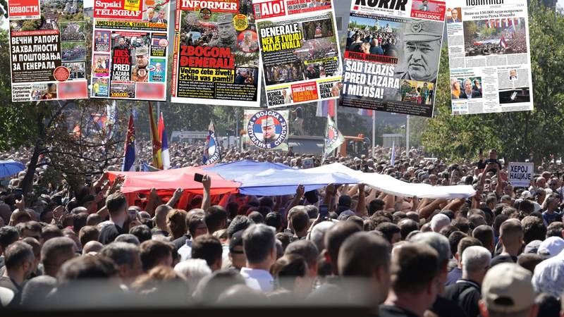 FOTO Ovako su se Vučićevi mediji oprostili od monstruma Mladića! Izmislili 135.000 ljudi!