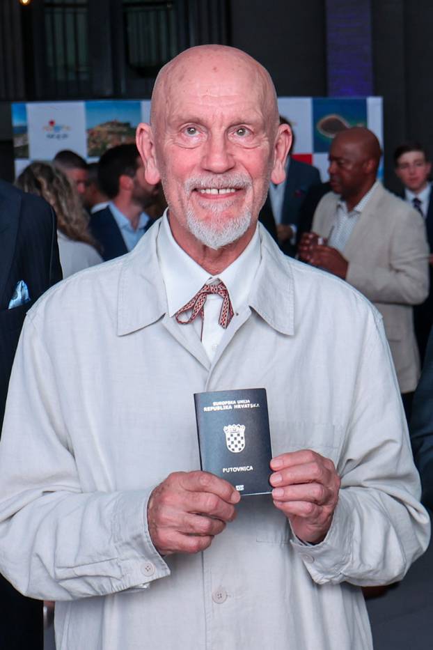 Alexandria: John  Malkovich iznenadio Vatrene u hotelu Aka